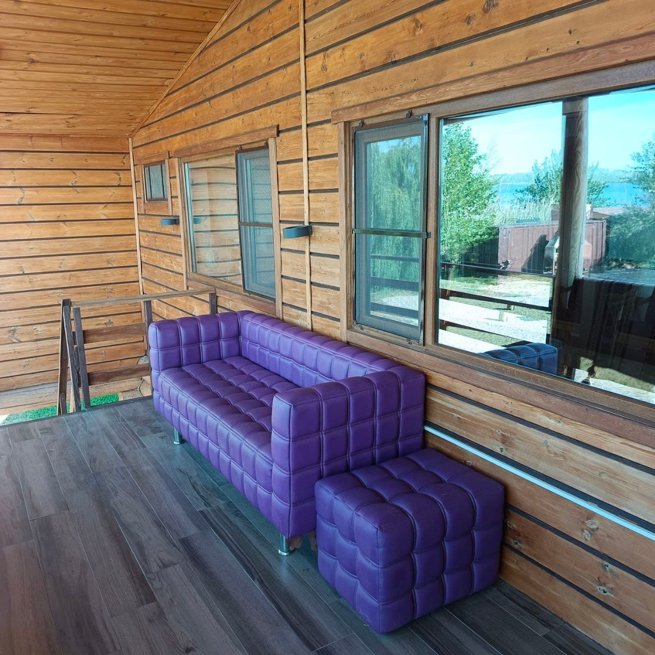 Диван на веранде